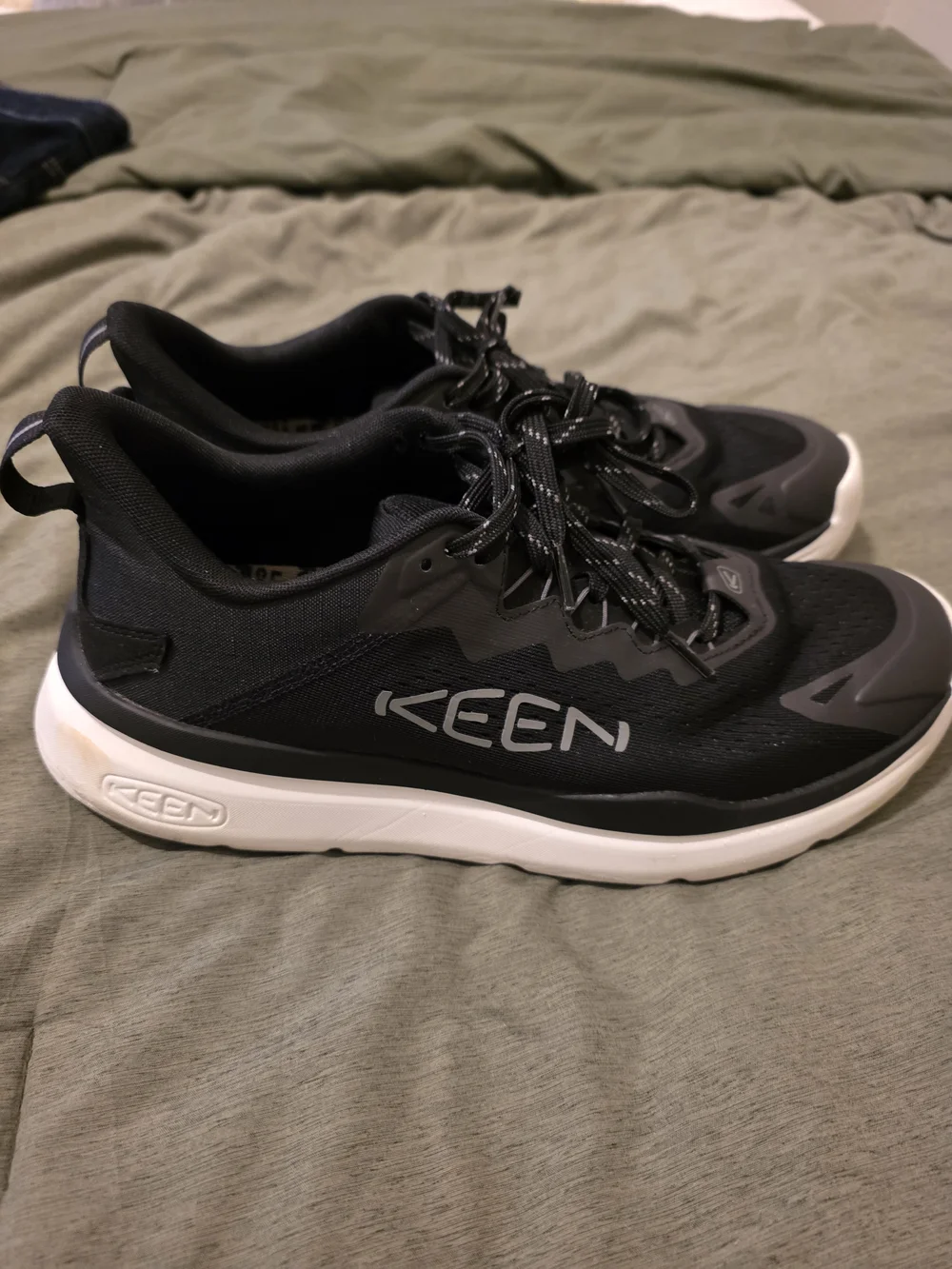 Keen Men's Black and White Athletic Sneakers